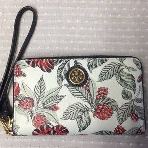 NWOT Wristlet